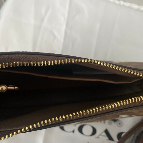 NWT Coach X Peanuts Teri Shoulder Bag In Signature Canvas With Snoopy Print - Picture 6 of 6